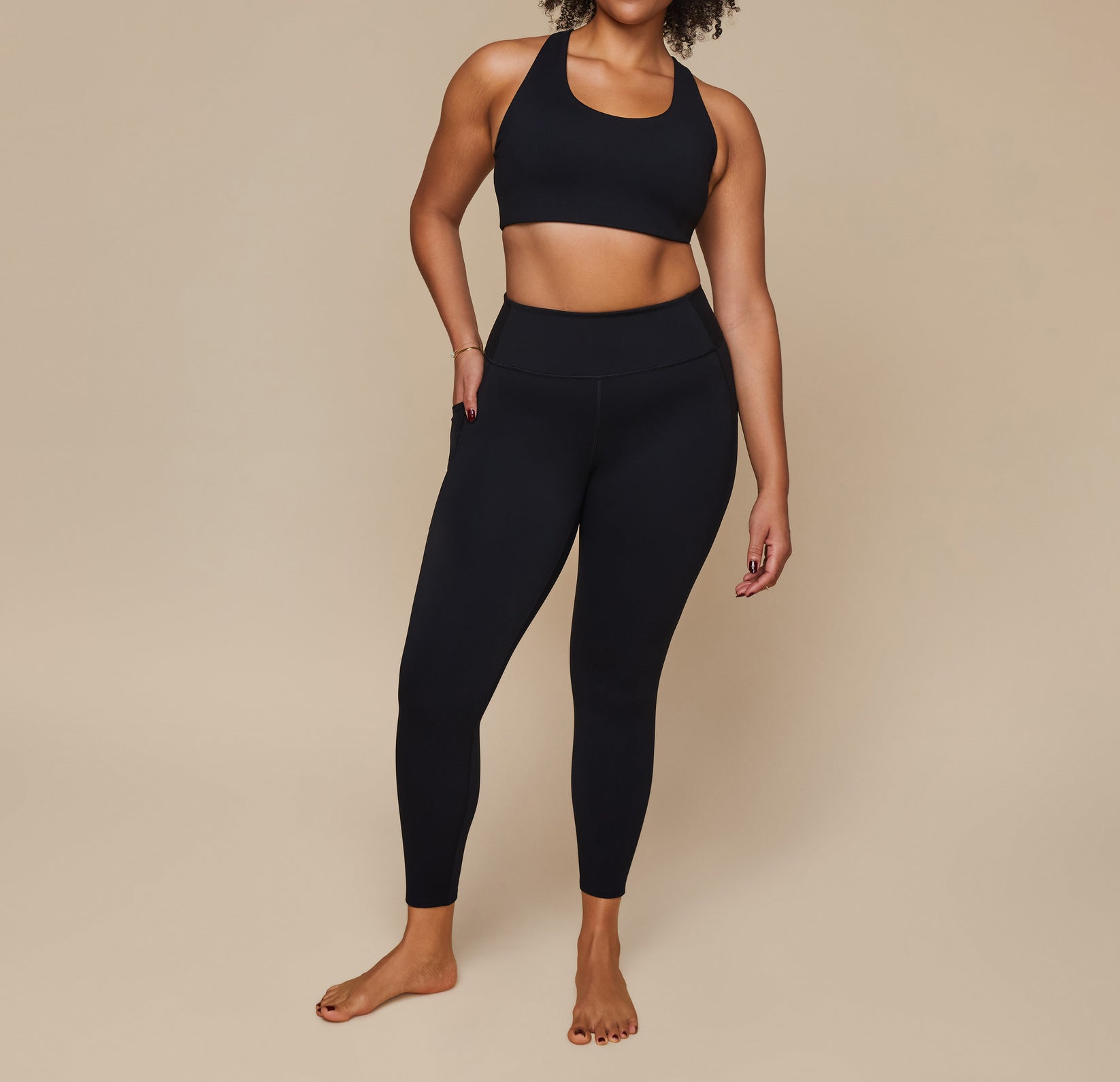Model wearing the Flex Crossback Convertible Sports Bra and matching Flex High Rise Leggings in Black. sizing: Alexandra wears size XL