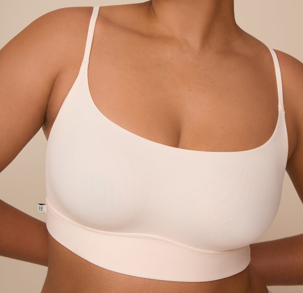 Close-up of Zarria’s torso in the Bliss Scoop Bralette in Quartz. The scoop neckline, soft stretch fabric, and lightly molded cups are shown in detail.