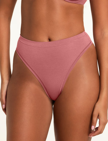 Front on-model shot of the Cloud Cotton Highwaist Thong in Winter Rose paired with the Cloud Cotton T-Shirt Bra in Winter Rose. sizing: Kushi wears size XS