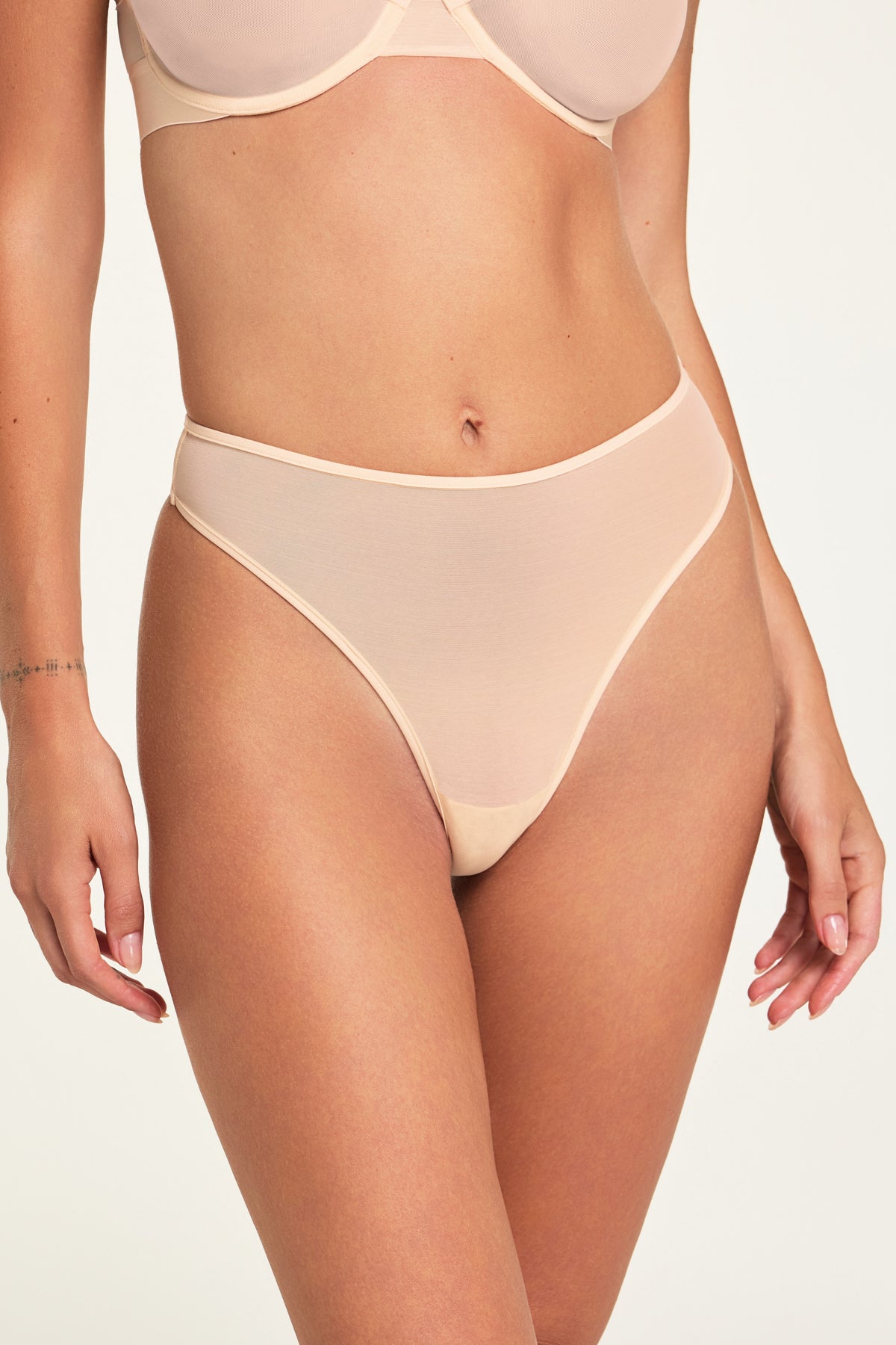 Front on-model shot of the ComfortMesh™ Thong in Pearl paired with the ComfortMesh™ Plunge Bra in Pearl. sizing: Holly wears size Small 