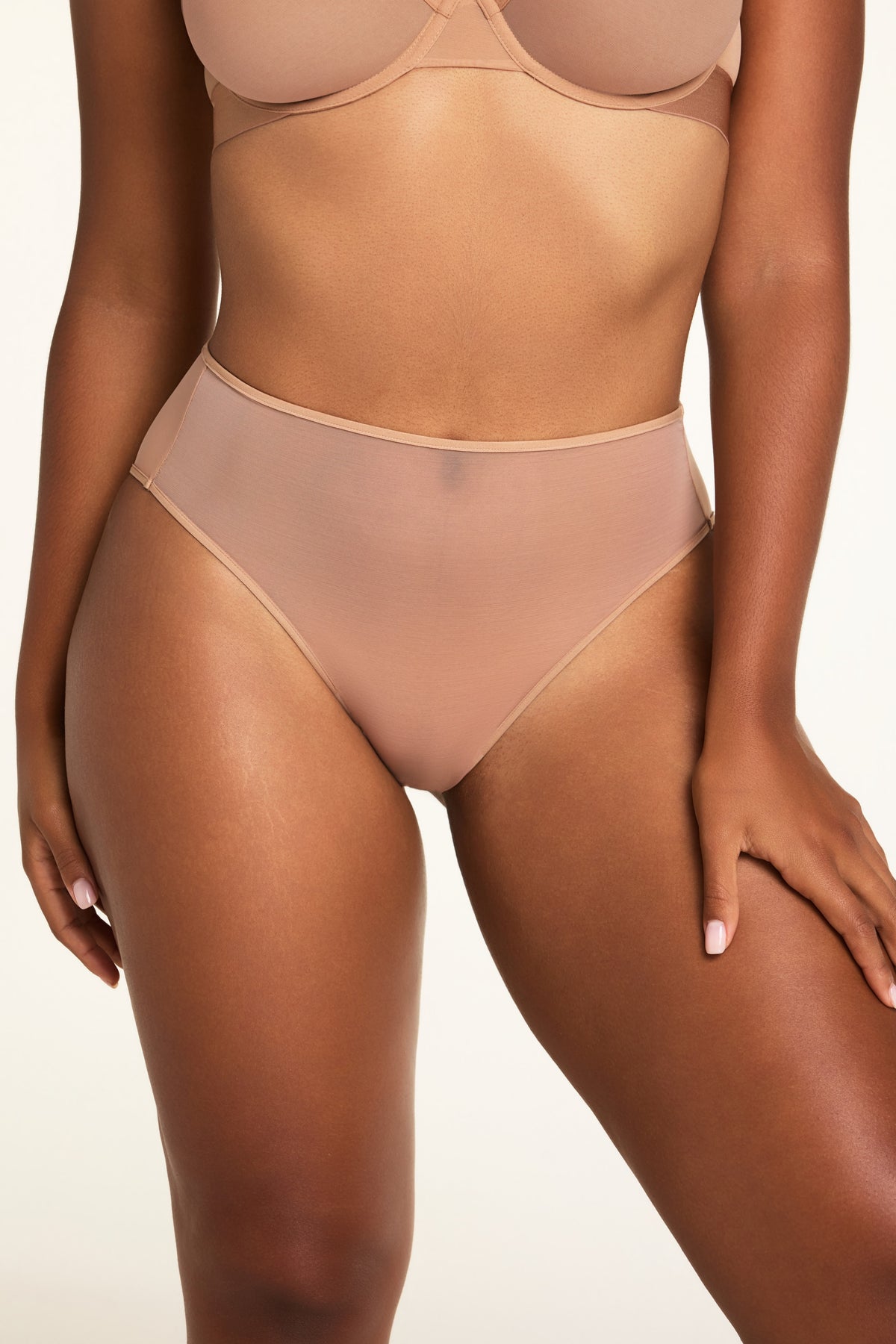 Front on-model shot of the ComfortMesh™ Highwaist Brief in Taupe paired with the ComfortMesh™ Plunge Bra in Taupe.