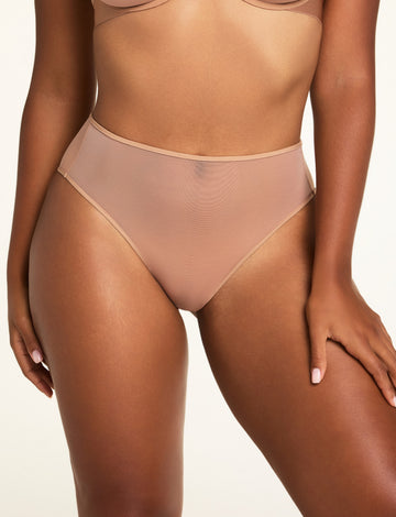 Front on-model shot of the ComfortMesh™ Highwaist Brief in Taupe paired with the ComfortMesh™ Plunge Bra in Taupe. sizing: Amber wears size Large