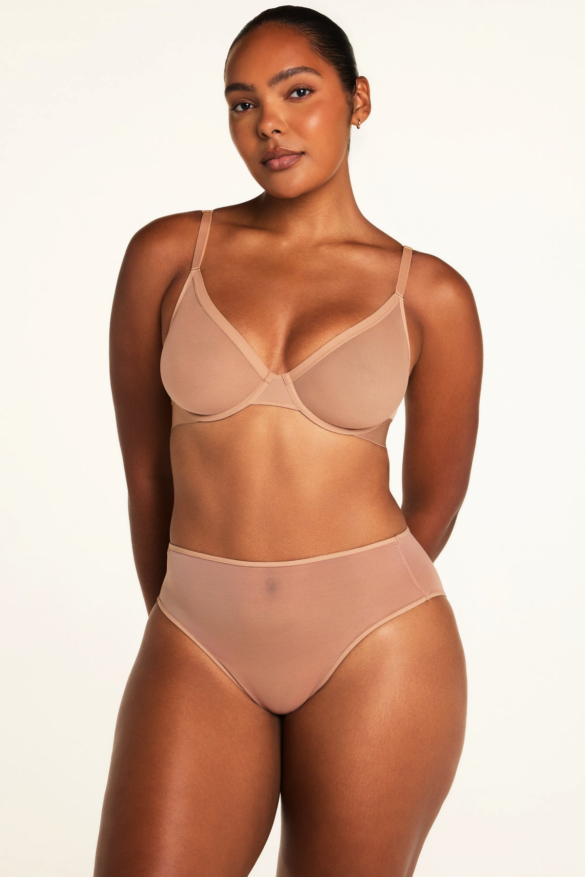 Three-quarter front view of the ComfortMesh™ Highwaist Brief in Taupe paired with the ComfortMesh™ Plunge Bra in Taupe.