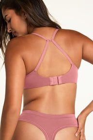Close-up front view of the Cloud Cotton T-Shirt Bra in Winter Rose paired with the Cloud Cotton Highwaist Thong in Winter Rose.