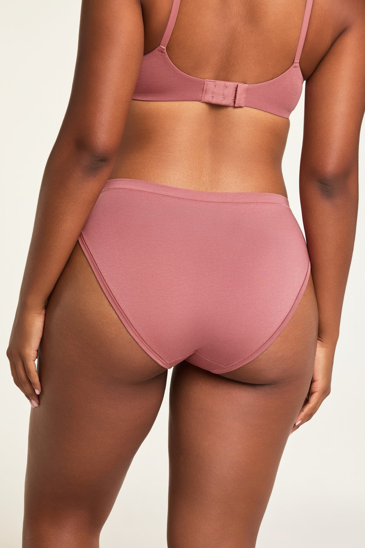 Side on-model view of the Cloud Cotton French Cut Brief in Winter Rose paired with the Cloud Cotton T-Shirt Bra in Winter Rose.