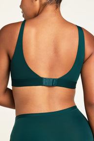 Side on-model view of the Bliss Scoop Bralette in Pine paired with the Bliss French Cut Brief in Pine.