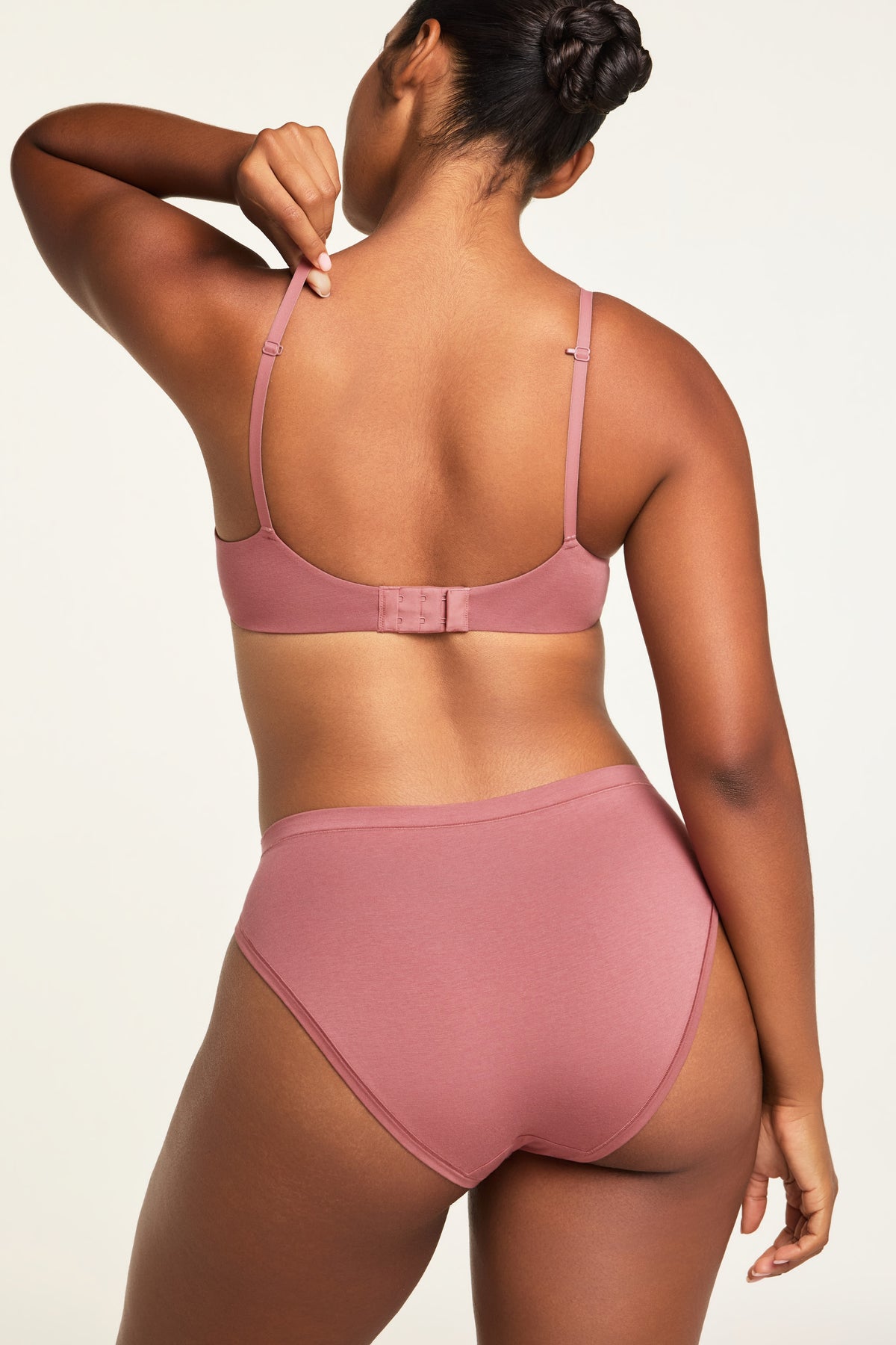Three-quarter back view of the Cloud Cotton French Cut Brief in Winter Rose paired with the Cloud Cotton T-Shirt Bra in Winter Rose.