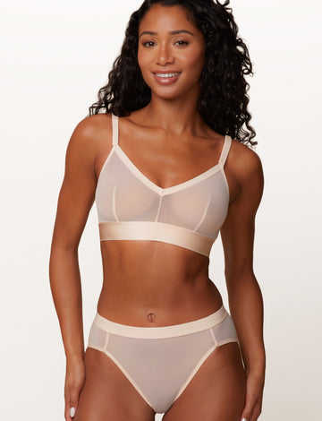 Close up of Ally wearing the ComfortMesh Triangle Bralette in Pearl. The front adjustable straps and triangle neckline are emphasized. sizing: Ally wears a size Small. 