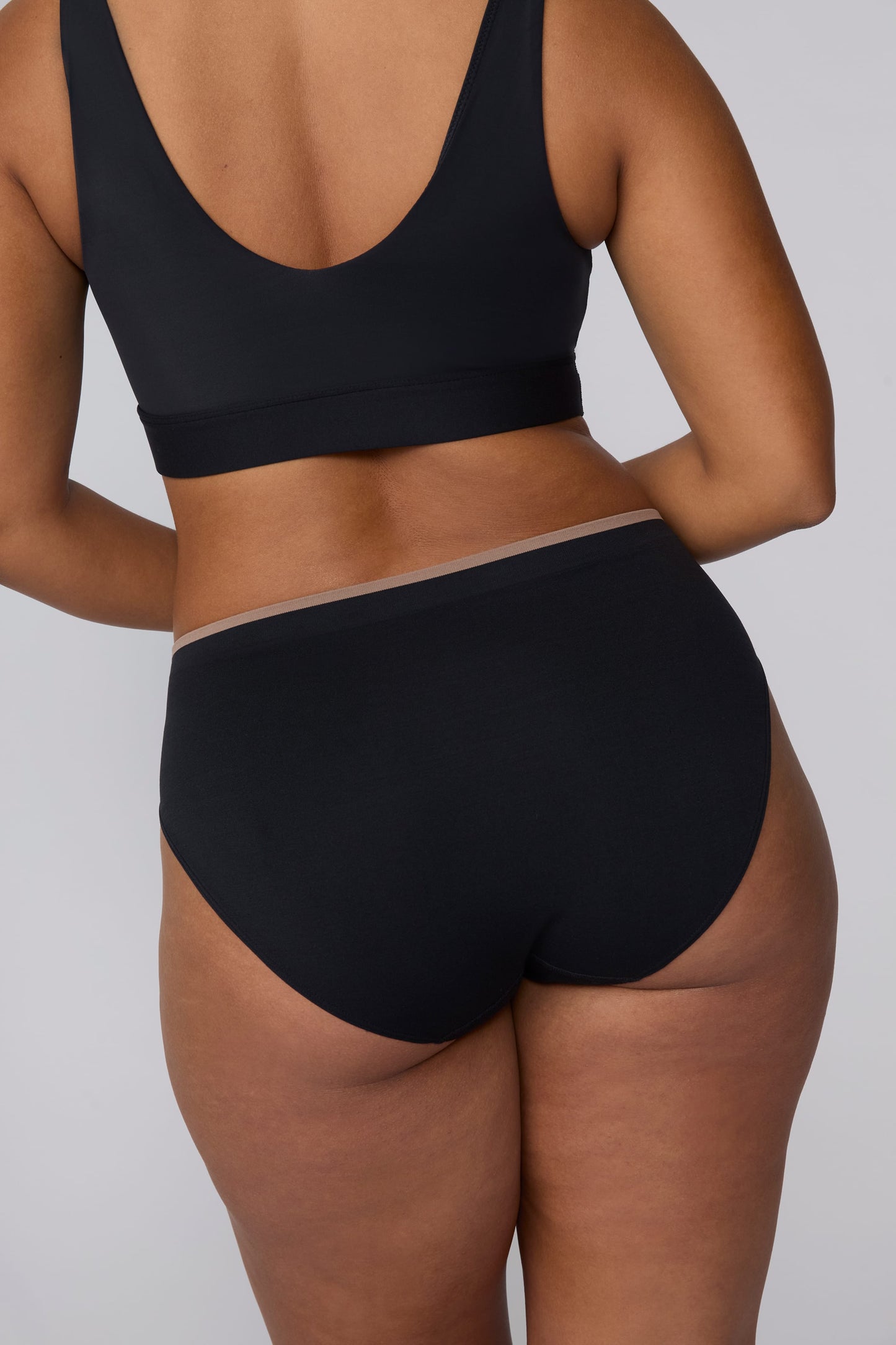 Smooth Seamless Brief - Black