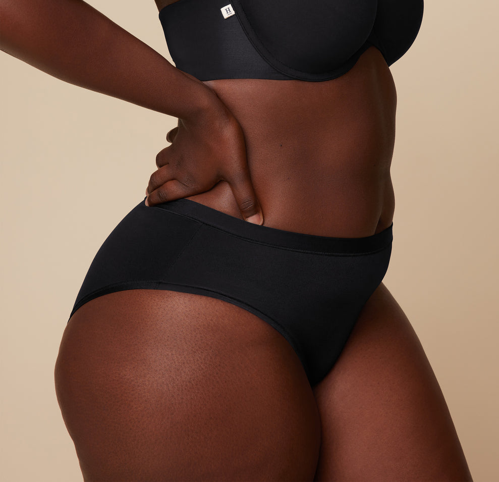 A close-up side angle of Akesha’s midsection, emphasizing the soft fabric of the Bliss Hiphugger in Black.