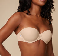 Close-up shot of Ally’s upper body in the Base Strapless Bra in Beige, focusing on the smooth cups and supportive band.