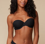 Close-up shot of Ally’s upper body in the Base Strapless Bra in Black, focusing on the smooth cups and supportive band. sizing: Ally wears size 32C