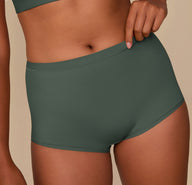 Close up shot of Victoria in the Bliss Boyshort in Fir. The minimal seams and smooth, comfortable fabric are emphasized.