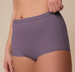 Close-up of the Bliss Boyshort in Eclipse worn by Sonnie, focusing on the wide waistband, minimal seam edges, and comfortable mid-rise fit.