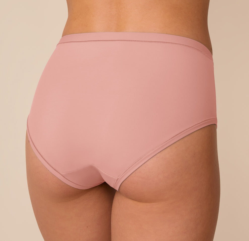 Close-up of the back of Freya in the Bliss Highwaist Brief in Dusty Rose, focusing on the soft fabric and no-dig edges.