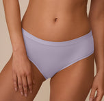 Close-up of the Bliss Hiphugger in Violet on Marcela, focusing on the flat, wide waistband and minimal seams designed for everyday wear and invisible support.
