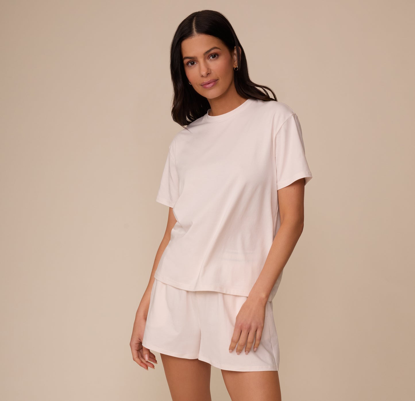 Full body shot of Marcela wearing the Cloud Cotton T-Shirt and matching short in Quartz. She stands in a relaxed pose, showcasing the full set’s casual, cozy fit.