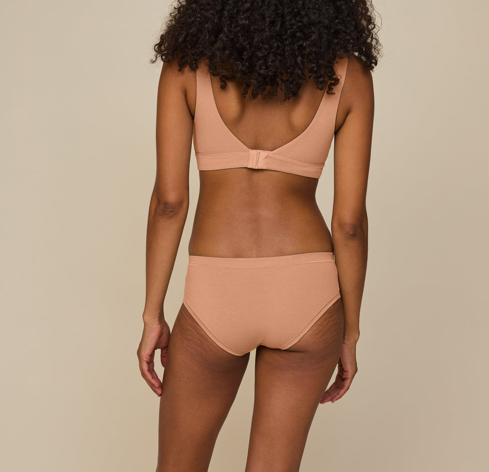 Back view of Zoe in the Cloud Cotton Scoop Bralette and Cloud Cotton Hiphugger, showcasing the hiphugger’s full back coverage and soft, stretchy fabric designed for all-day comfort.