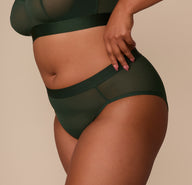 Close-up side view of Zarria’s midsection in the ComfortMesh™ Highwaist Brief in Sequoia, focusing on the smooth waistband and soft mesh texture.