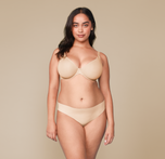 Woman wearing the No-Show Bikini in the color Beige