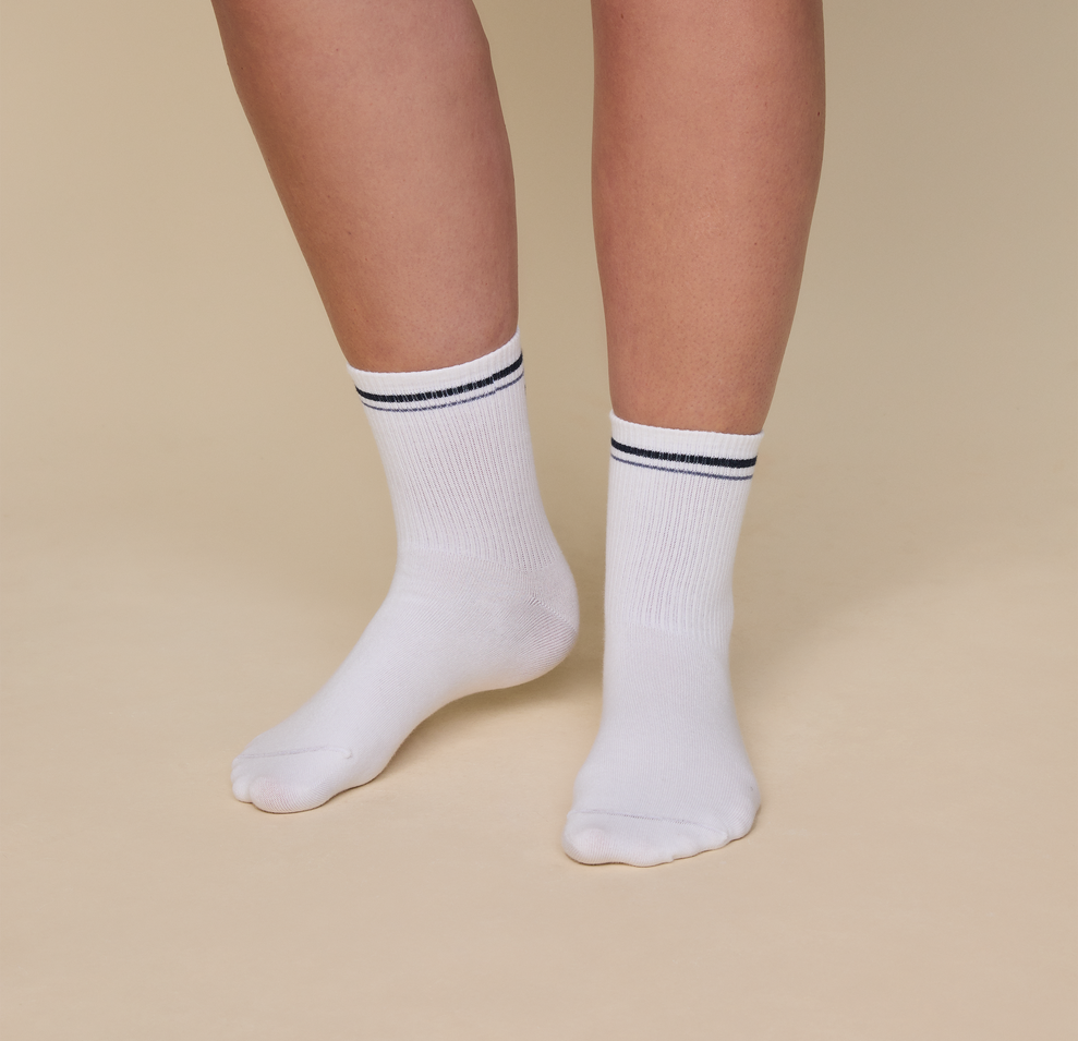 Close up of a model wearing the Quarter Crew Socks in the color White.
